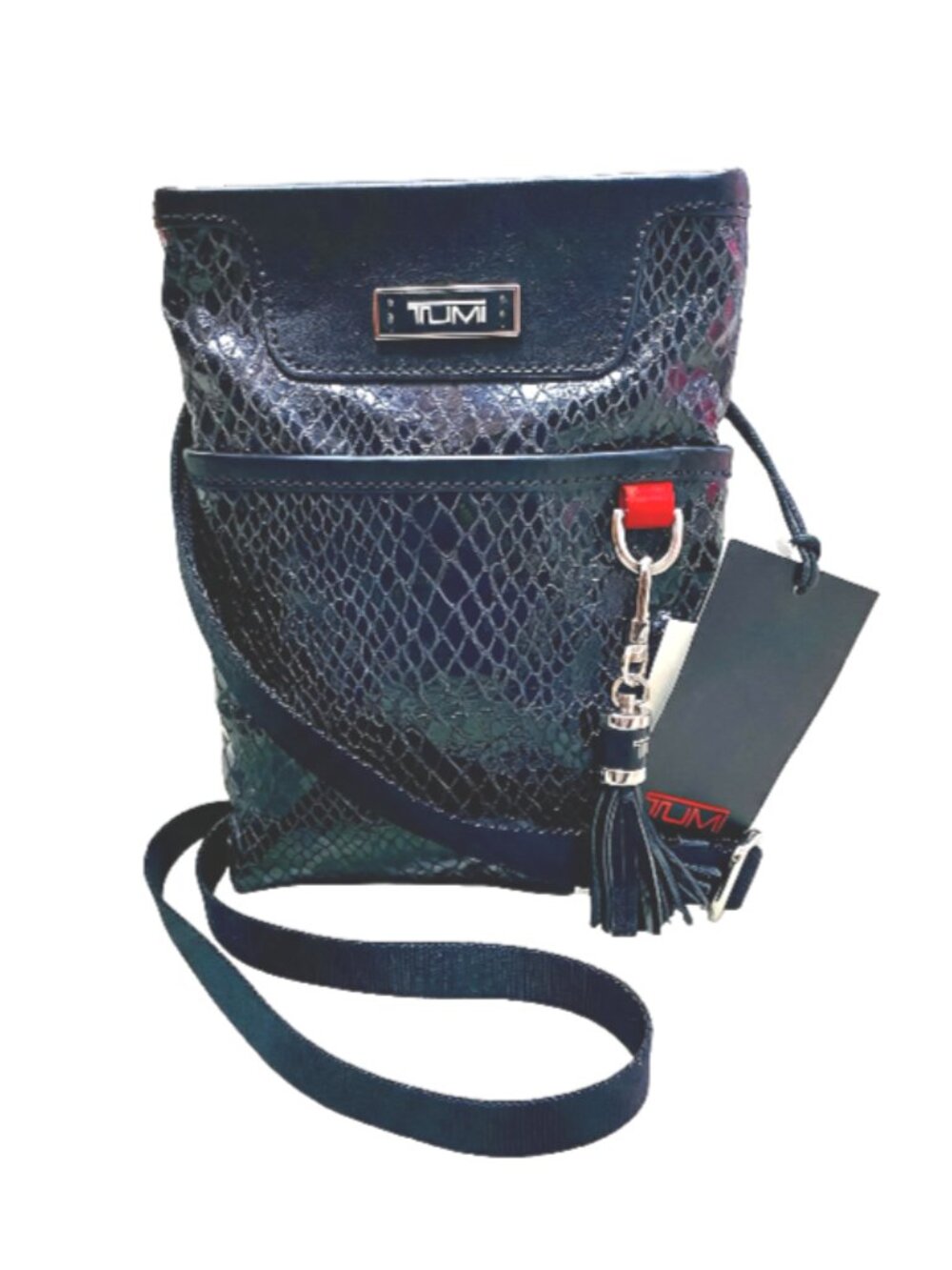 💕#CrossbodyBag #TravelStyle #SnakeskinPrint #LuxuryTravel #tumi #StatementPurse